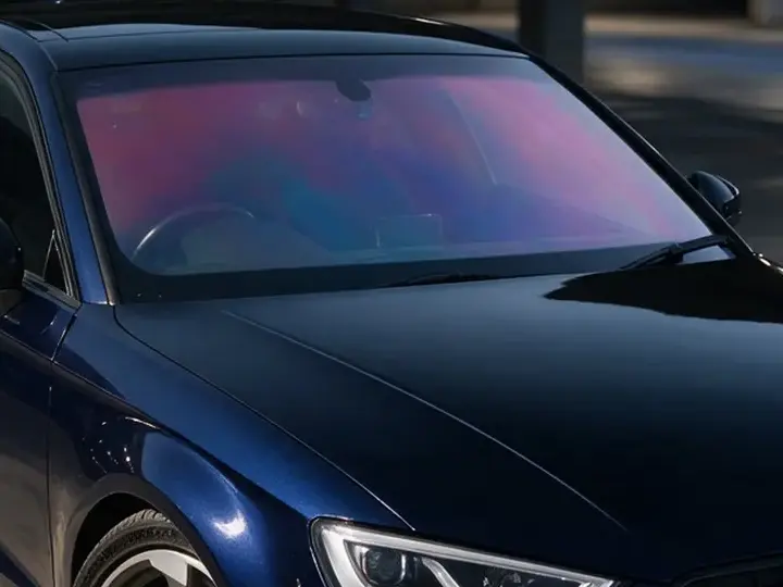 Colour-shifting chameleon film on an Audi A3 windscreen